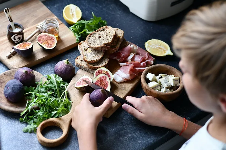 sandwich cu gorgonzola, smochine si prosciutto - Bucătăria familiei mele