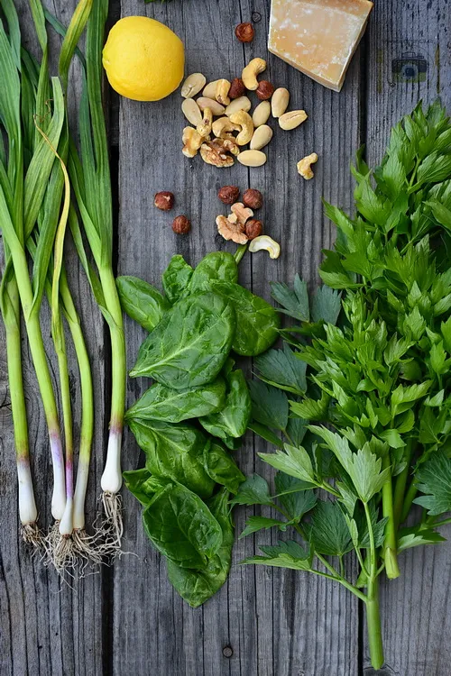 Pesto de leuștean cu spanac - bucătăria familiei mele