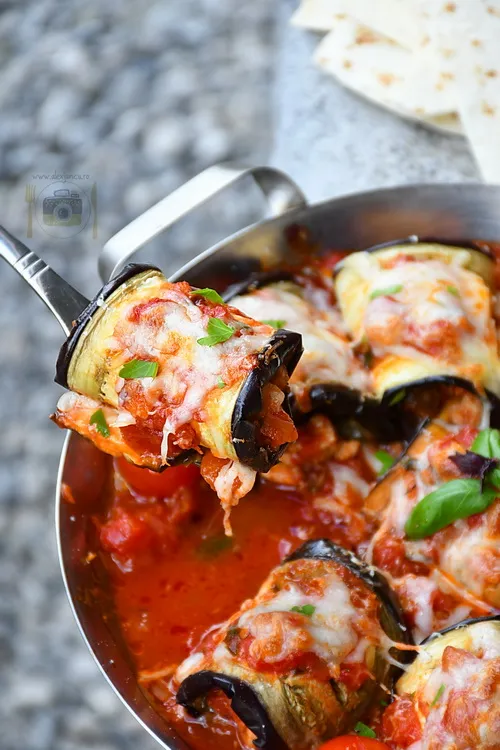 chicken eggplant roll ups - Bucătăria familiei mele - alex juncu