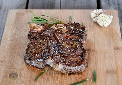 T-Bone Steak la grătar