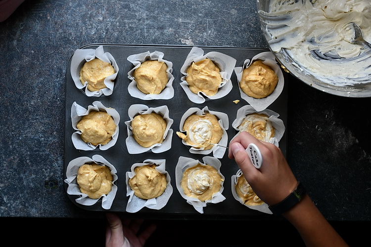 Swirl de cream cheese in brioșe - Bucătăria familiei mele - alex juncu
