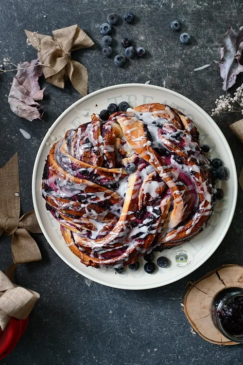 babka cu afine si royal icing