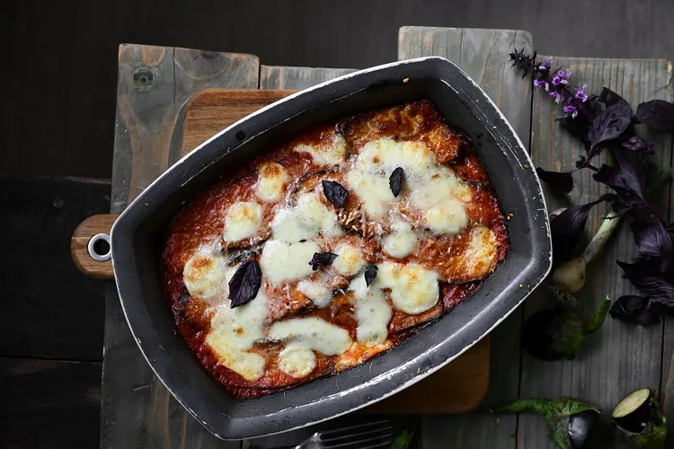 Vinete alla parmigiana - Bucătăria familiei mele - alexjuncu.ro