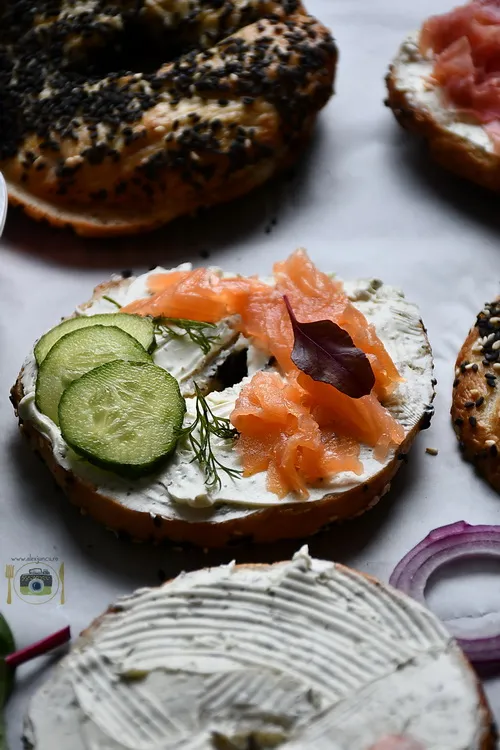 Bagels cu somon- Bucătăria familiei mele - www.alexjuncu.ro