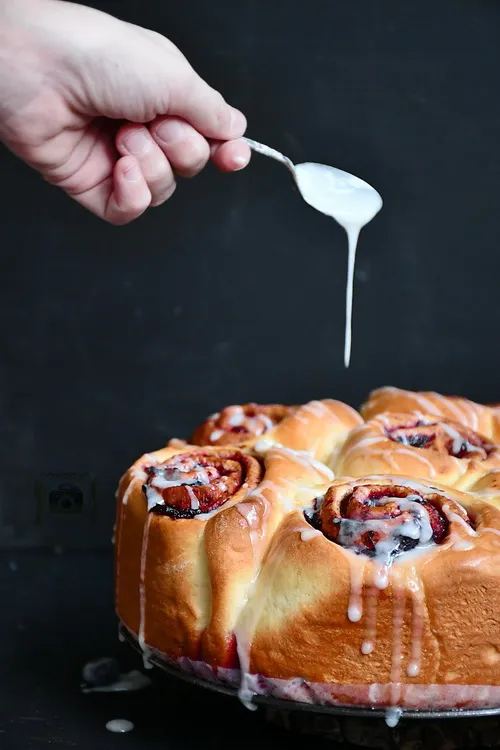 Blueberry Cinnamon Rolls - Bucătăria familiei mele- www.alexjuncu.ro