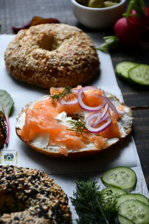 Bagels cu creamcheese si somon- Bucătăria familiei mele - www.alexjuncu.ro