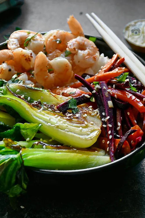 Creveți la tigaie cu bok choy - Bucătăria familiei mele - www.alexjuncu.ro
