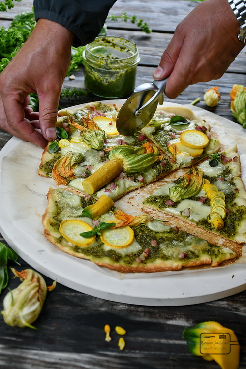Pizza cu flori de zucchini- Bucătăria familiei melele- alexjuncu.ro