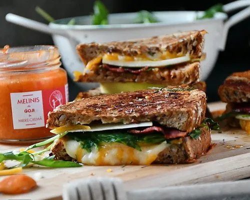 Panini cu Melinis, mere, cheddar si bacon