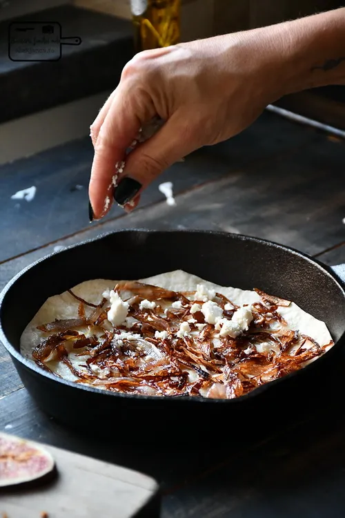 Tarta cu ceapa caramelizata -Bucătăria familiei mele - www.alexjuncu.ro