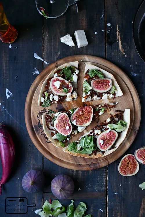 Flatbread cu ceapa caramelizata -Bucătăria familiei mele - www.alexjuncu.ro