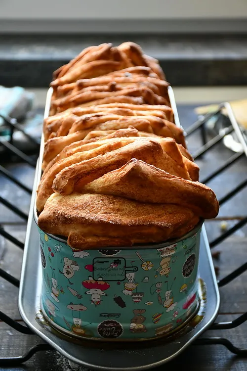 Pull-apart cinnamon bread