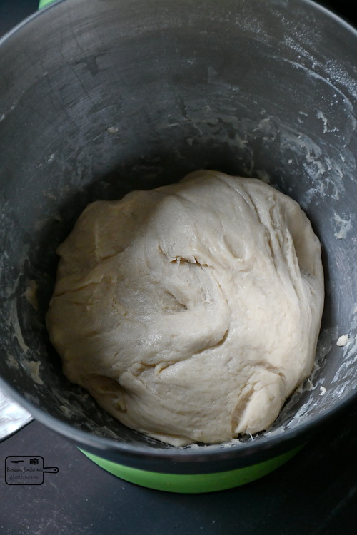 Aluat Monkey bread - Bucătăria familiei mele - www.alexjuncu.ro