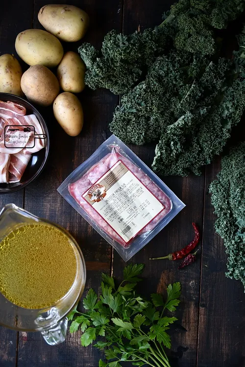 Zuppa toscana ingrediente - Bucătăria familiei mele - www.alexjuncu.ro