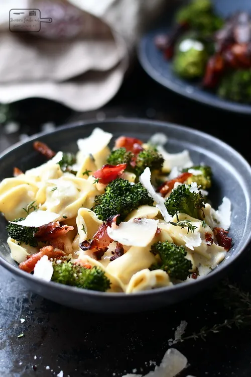 Tortellini cu broccoli, bacon și 3 brânze - Bucătăria familiei mele- www.alexjuncu.ro