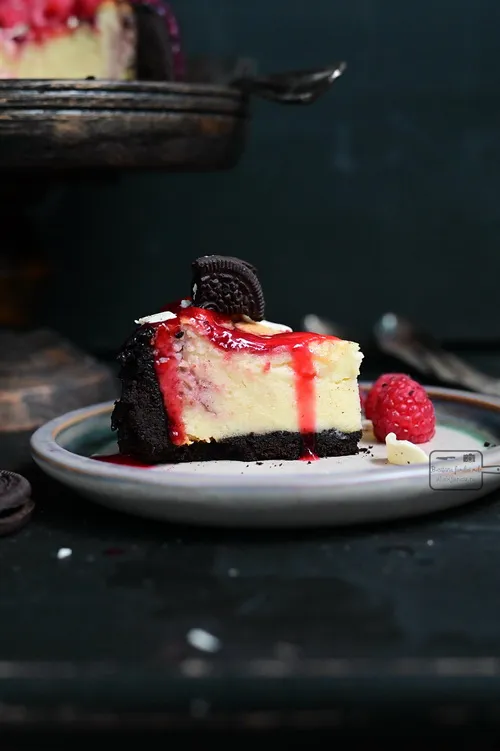 Cheesecake cu ciocolată albă, oreo și zmeură - Bucătăria familiei mele - www.alexjuncu.ro