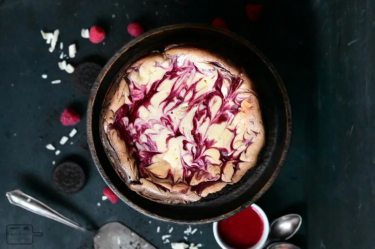 cheesecake cu ciocolată albă și zmeură - Bucătăria familiei mele - www.alexjuncu.ro