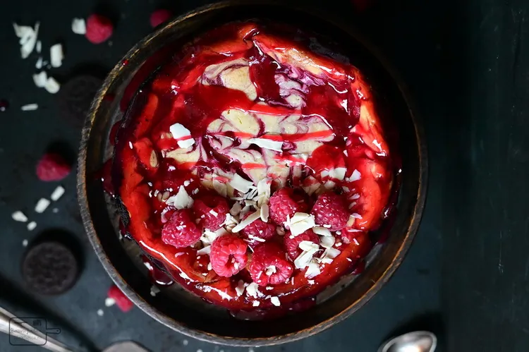 Cheesecake cu ciocolată albă și zmeură - Bucătăria familiei mele - www.alexjuncu.ro