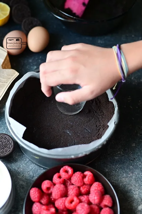 Cheesecake cu crusta de Oreo- Bucătăria familiei mele - www.alexjuncu.ro