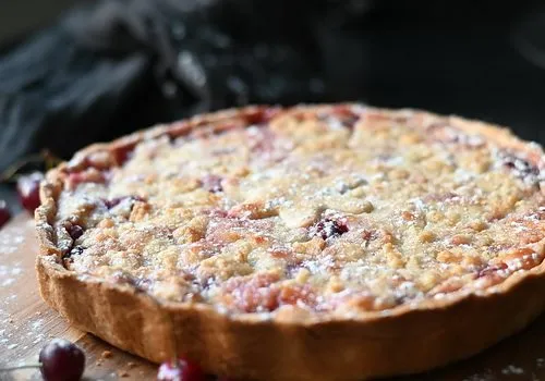 Tartă crumble cu vișine