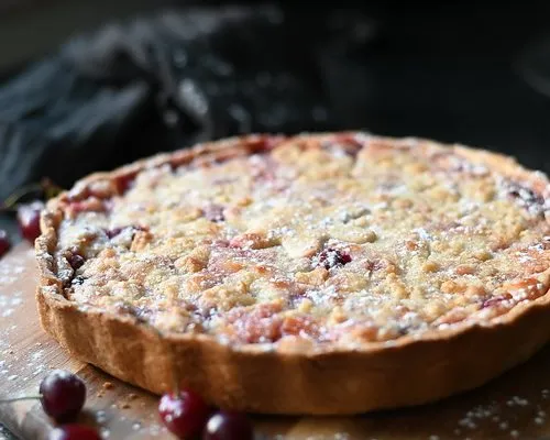 Tartă crumble cu vișine