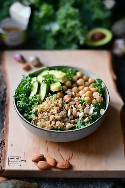 Salata de kale cu quinoa - Bucătăria familiei mele - www.alexjuncu.ro