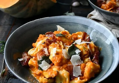 Tortellini alla vodka, cu dovleac copt și salvie