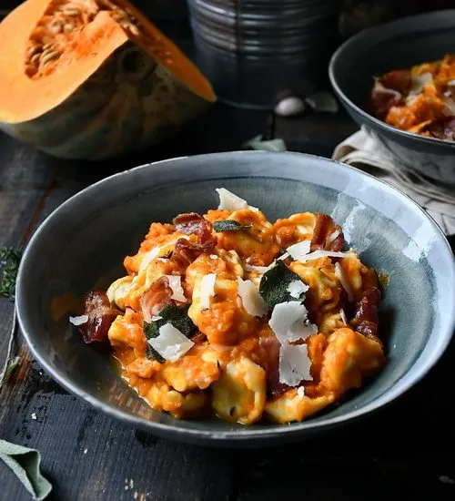 Tortellini alla vodka, cu dovleac copt și salvie