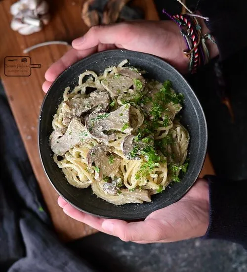 Spaghete cu ricotta și hribi