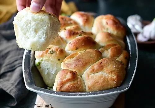 Pâine cu usturoi / Pull apart garlic bread