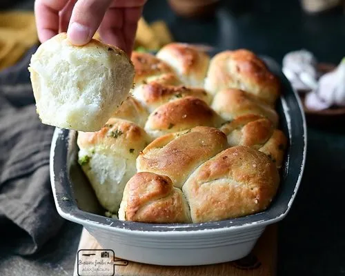 Pâine cu usturoi / Pull apart garlic bread