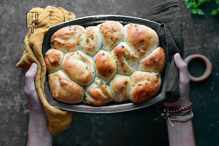 Pull apart garlic bread - Bucătăria familiei mele - www/alexjuncu.ro