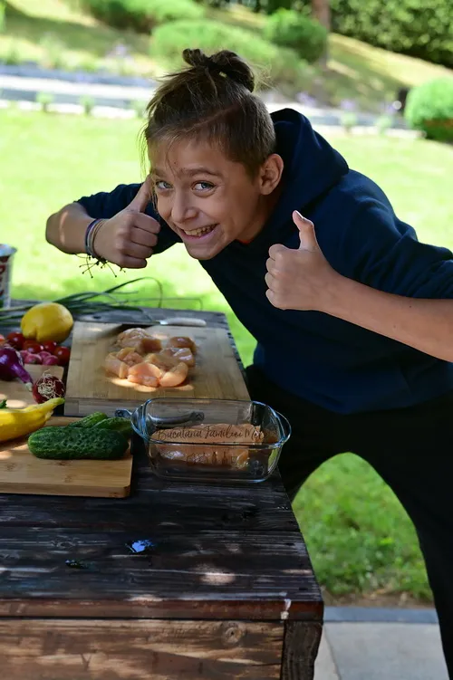 Frigărui de pui cu tzatziki - Bucătăria familiei mele - www.alexjuncu.ro