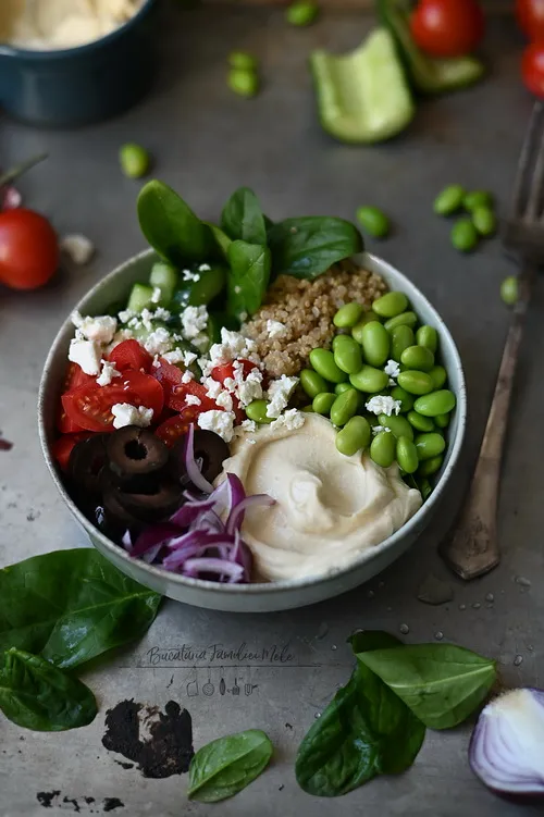Mediterranean buddha bowl - Bucătăria familiei mele - www.alexjuncu.ro