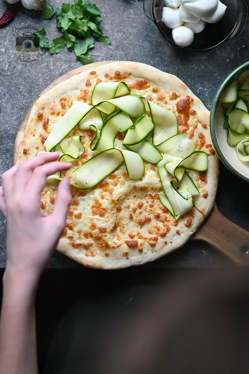 Pizza cu dovlecel- Bucătăria familiei mele- www.alexjuncu.ro