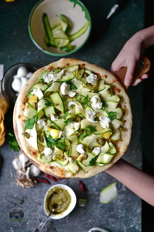 Pizza cu zucchini - Bucătăria familiei mele - www.alexjuncu.ro