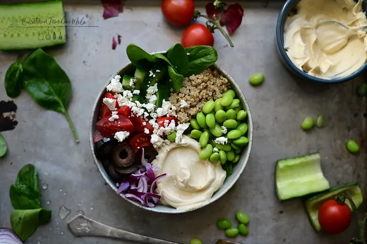 Salata cu hummus - Bucătăria familiei mele - www.alexjuncu.ro