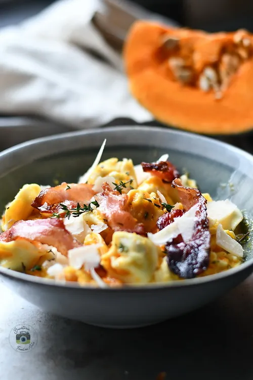 Tortellini Carbonara cu bacon - Bucătăria familiei mele - www.alexjuncu.ro