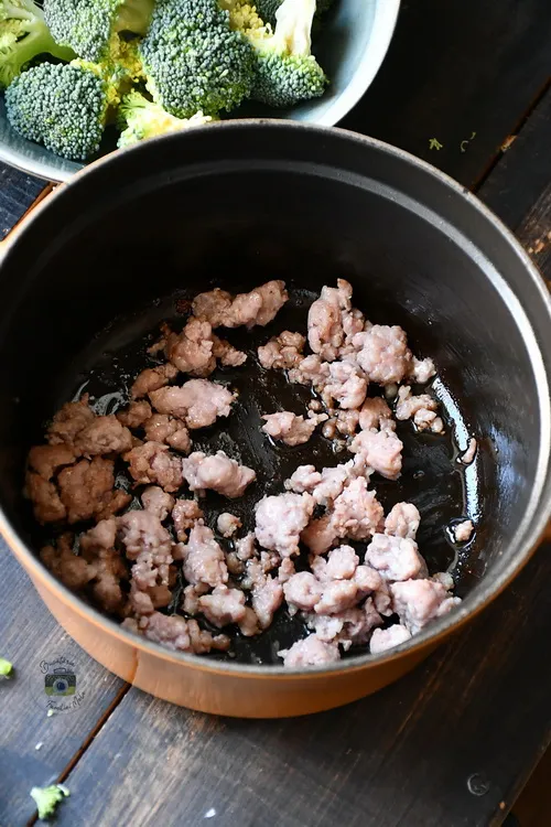 Salsiccia - www.alexjuncu.ro - Bucătăria familiei mele