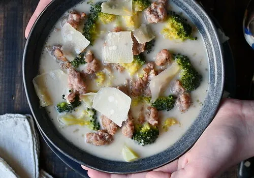 Supa de broccoli și cârnați