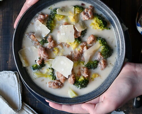 Supa de broccoli și cârnați