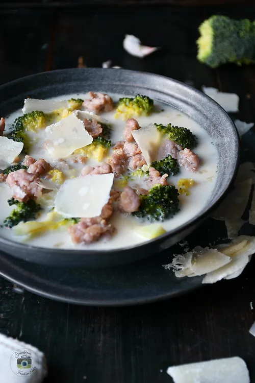 Supa de broccoli cu cârnați - www.alexjuncu.ro - Bucătăria familiei mele