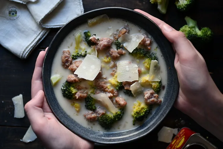 Supa de broccoli cu cârnați - www.alexjuncu.ro - Bucătăria familiei mele