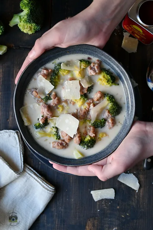 Supa de broccoli cu cârnați - www.alexjuncu.ro - Bucătăria familiei mele