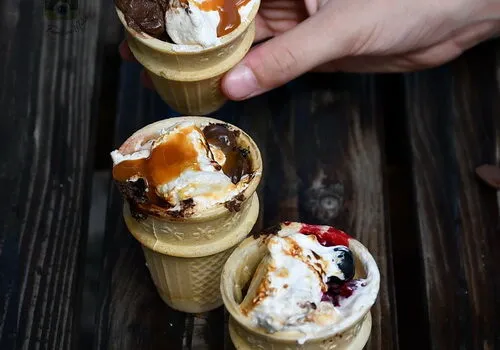 S’mores / Marshmallows la grătar cu ciocolată și fructe de pădure