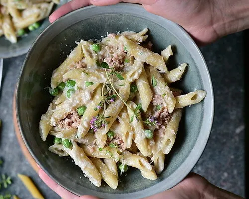 Penne cu ton și mazăre