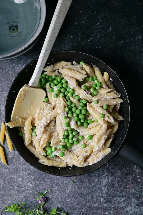 Penne cu mazăre - Bucătăria familiei mele-www.alexjuncu.ro