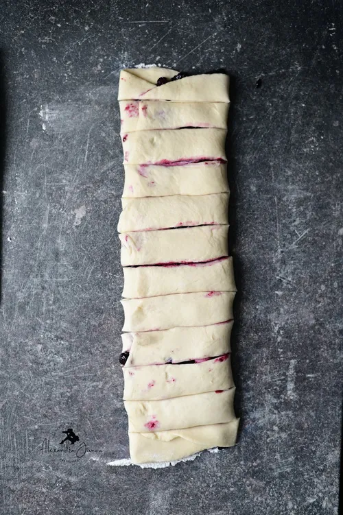 Rolls cu crema de afine - Bucătăria familiei mele - www.alexjuncu.ro