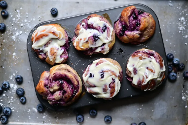 Rolls cu crema de afine - Bucătăria familiei mele - www.alexjuncu.ro
