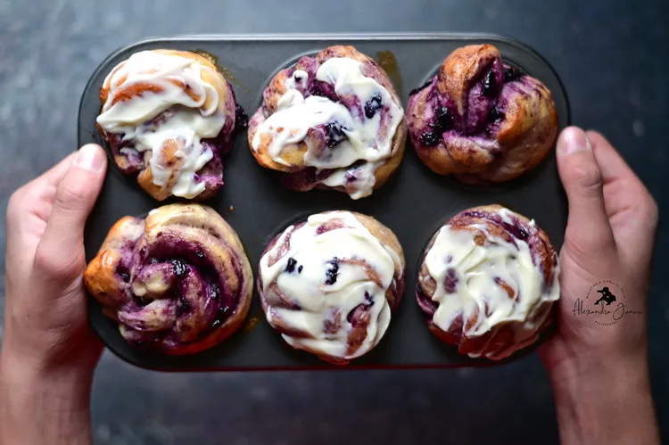 Rolls cu crema de brânză - Bucătăria familiei mele - www.alexjuncu.ro